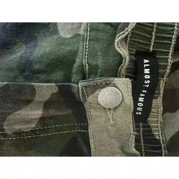 Almost Famous Crave Fame Juniors' High-Rise Utility Cargo Skater Pants‎ size M - Picture 3 of 11